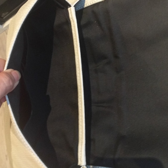 🌸 Beautiful beige couch by BCBG generation 🍀🌸 - Picture 8 of 8